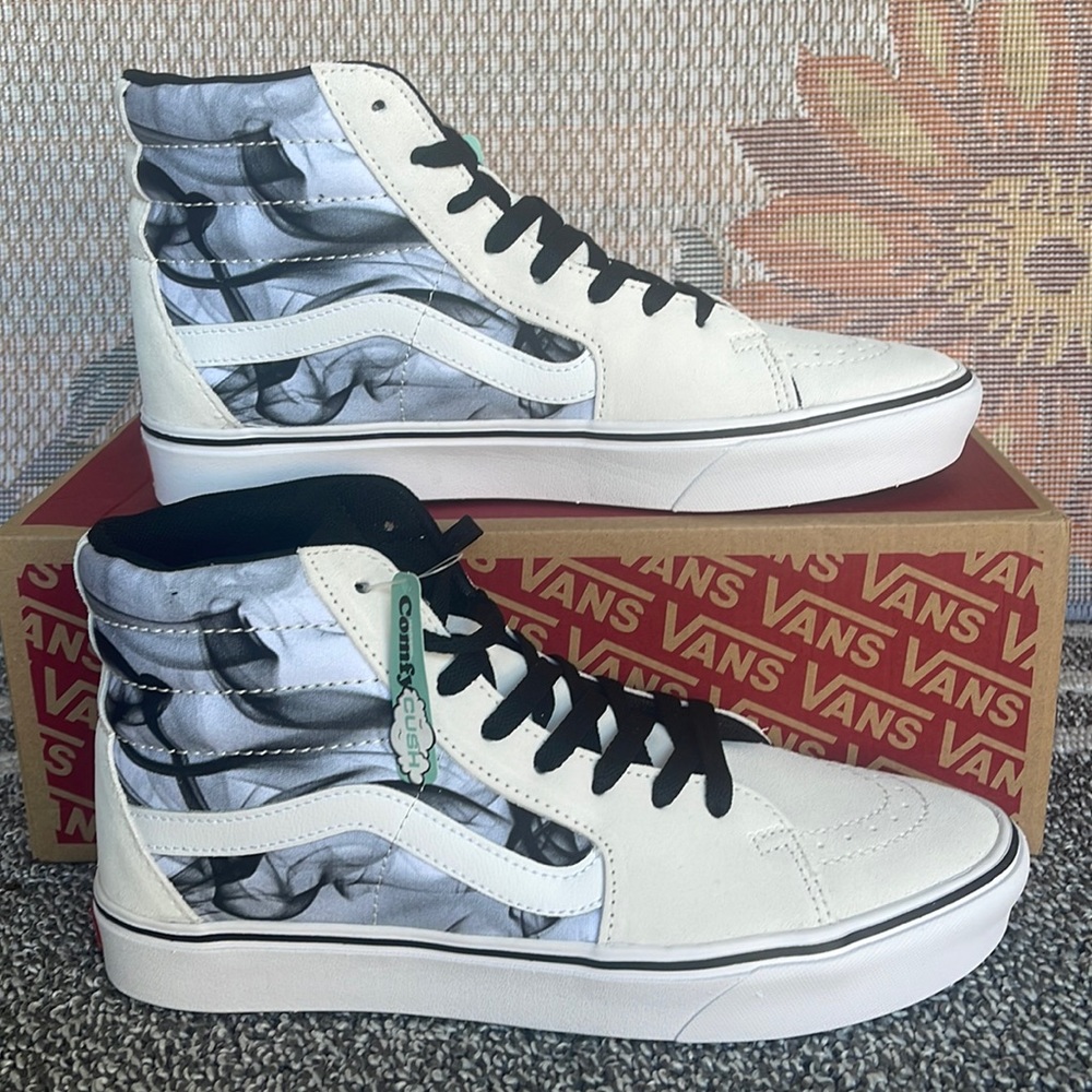 Vans Men’s Comfycush Sk8-Hi
After Dark White/Black
VN0AZTNOYB2
Sneakers